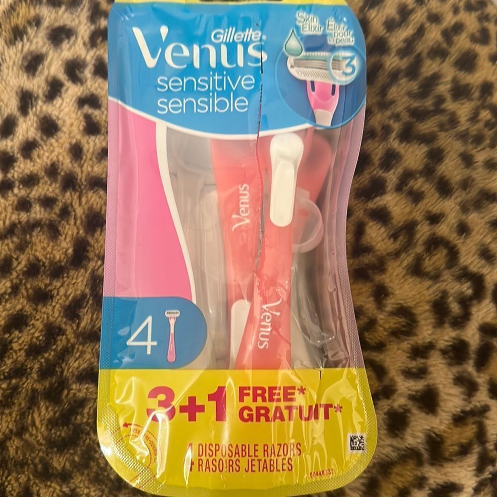 Three venus razors 🪒- free and new